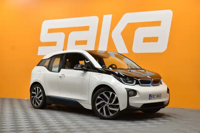 Valkoinen Sedan, BMW i3 – BXC-860