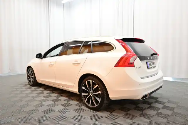 Valkoinen Farmari, Volvo V60 – BXC-867