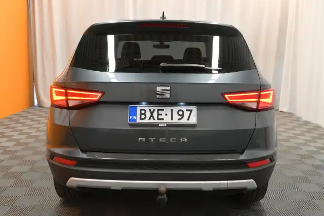 Harmaa Maastoauto, Seat Ateca – BXE-197