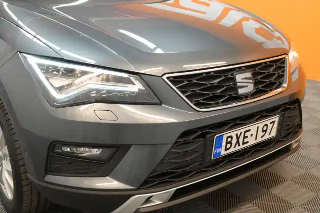 Harmaa Maastoauto, Seat Ateca – BXE-197