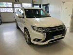 Valkoinen Maastoauto, Mitsubishi Outlander – BXE-677, kuva 2