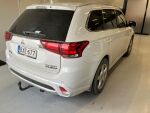 Valkoinen Maastoauto, Mitsubishi Outlander – BXE-677, kuva 3