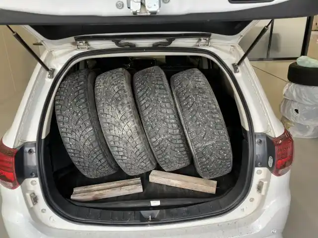 Valkoinen Maastoauto, Mitsubishi Outlander – BXE-677