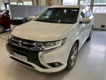 Valkoinen Maastoauto, Mitsubishi Outlander – BXE-677, kuva 1