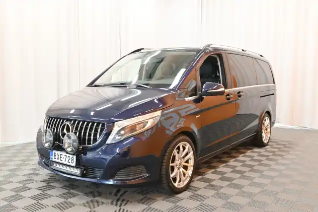 Sininen Tila-auto, Mercedes-Benz V – BXE-728