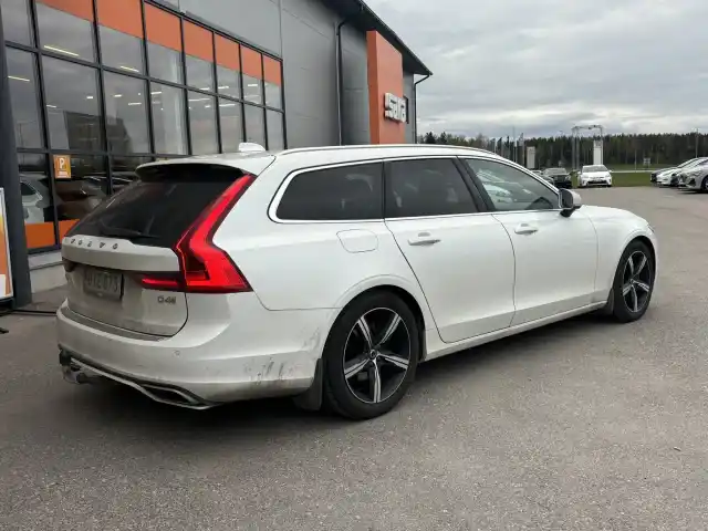 Valkoinen Farmari, Volvo V90 – BXE-873