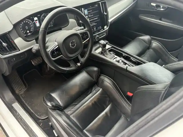 Valkoinen Farmari, Volvo V90 – BXE-873