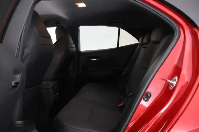 Punainen Viistoperä, Toyota Corolla – BXE-959