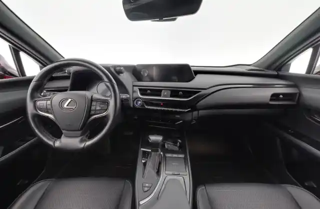 Punainen Viistoperä, Lexus UX – BXH-172