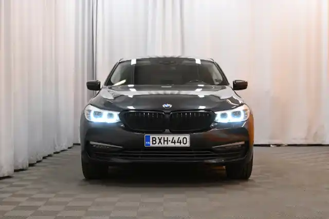 Harmaa Sedan, BMW 620 Gran Turismo – BXH-440