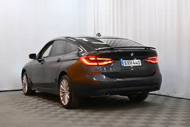 Harmaa Sedan, BMW 620 Gran Turismo – BXH-440