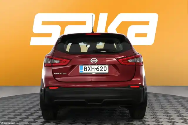 Punainen Maastoauto, Nissan Qashqai – BXH-620