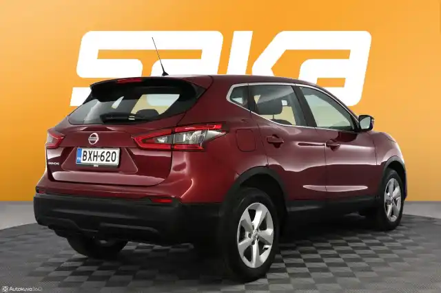 Punainen Maastoauto, Nissan Qashqai – BXH-620