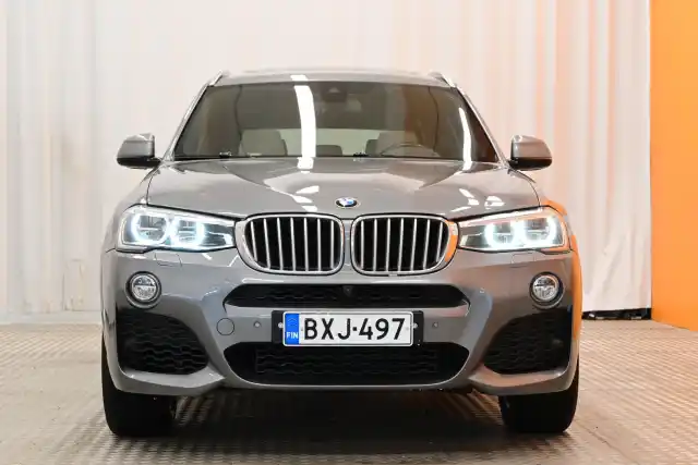 Harmaa Maastoauto, BMW X3 – BXJ-497