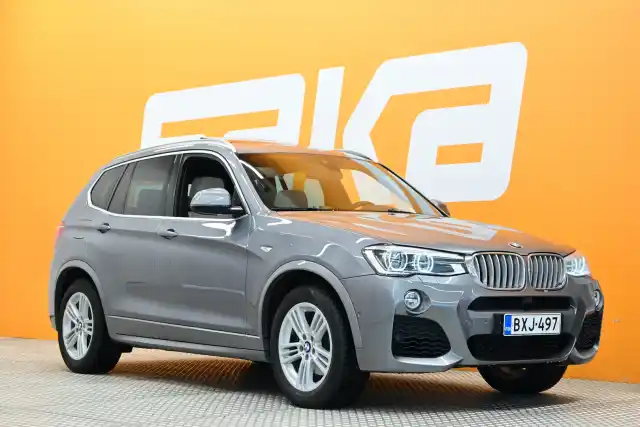 Harmaa Maastoauto, BMW X3 – BXJ-497