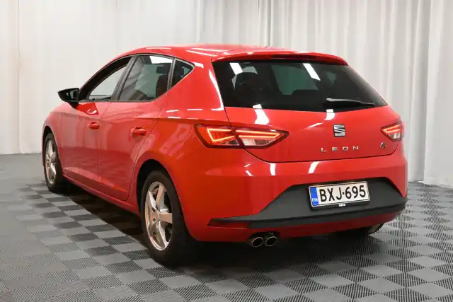 Punainen Viistoperä, Seat Leon – BXJ-695