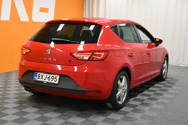 Punainen Viistoperä, Seat Leon – BXJ-695