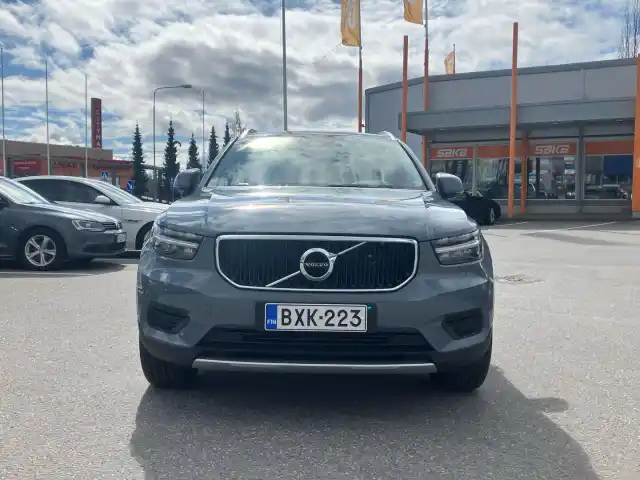 Harmaa Maastoauto, Volvo XC40 – BXK-223