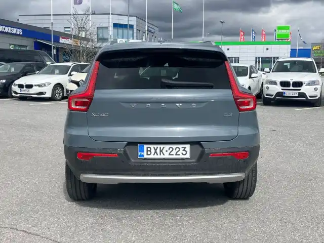 Harmaa Maastoauto, Volvo XC40 – BXK-223