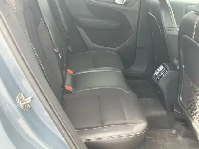 Harmaa Maastoauto, Volvo XC40 – BXK-223