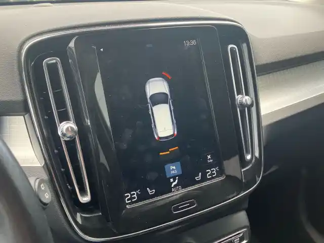 Harmaa Maastoauto, Volvo XC40 – BXK-223