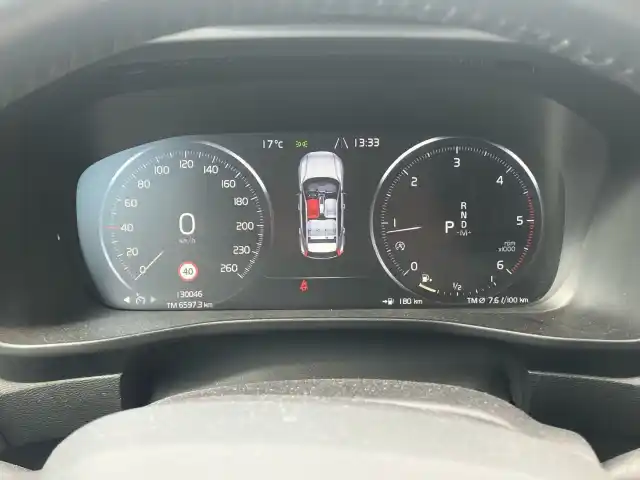 Harmaa Maastoauto, Volvo XC40 – BXK-223
