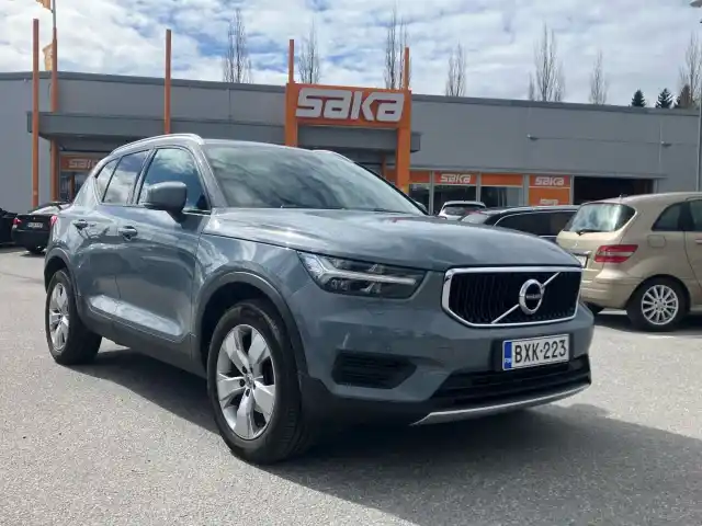 Harmaa Maastoauto, Volvo XC40 – BXK-223