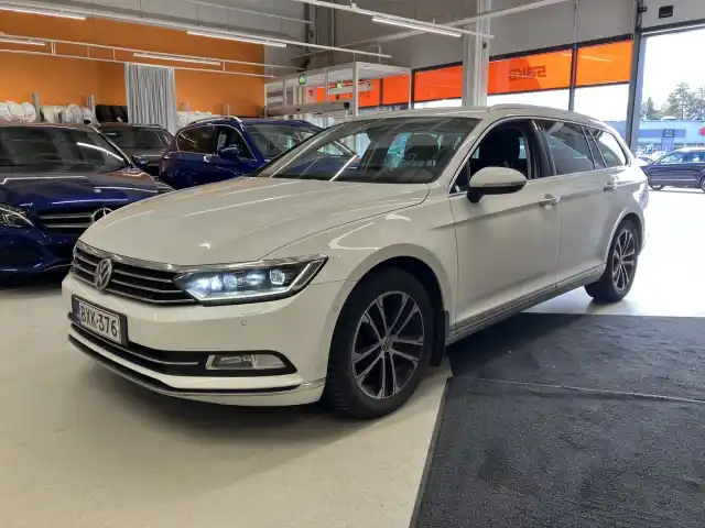 Valkoinen Farmari, Volkswagen Passat – BXK-376