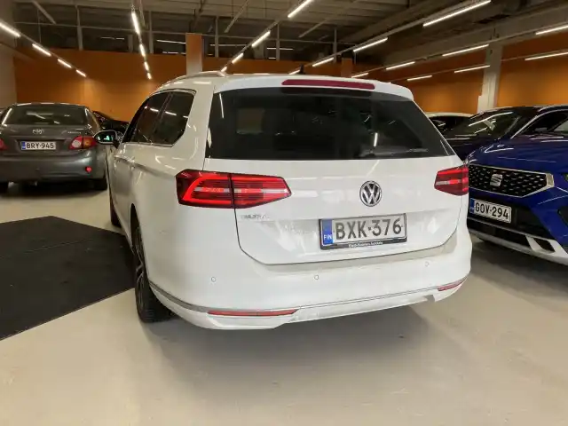 Valkoinen Farmari, Volkswagen Passat – BXK-376