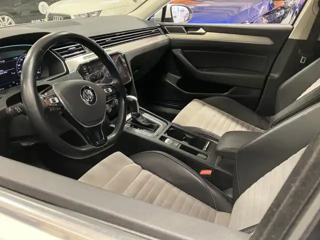 Valkoinen Farmari, Volkswagen Passat – BXK-376