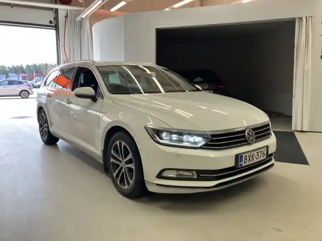 Valkoinen Farmari, Volkswagen Passat – BXK-376