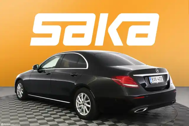 Musta Sedan, Mercedes-Benz E – BXK-402