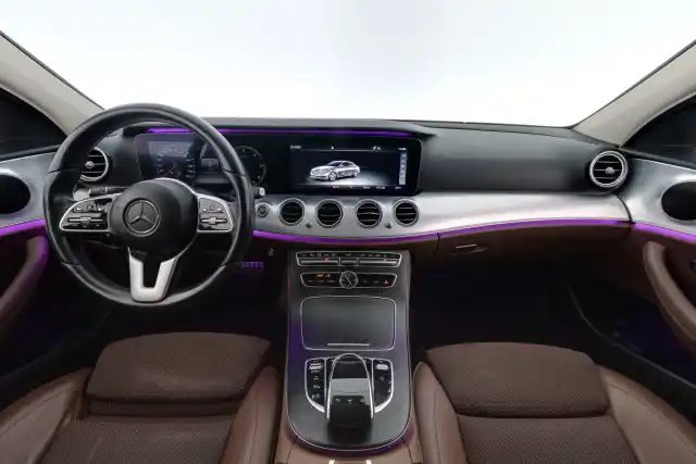 Musta Sedan, Mercedes-Benz E – BXK-402