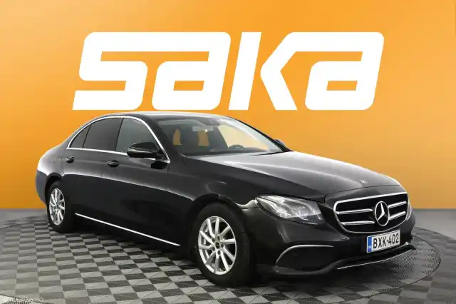 Musta Sedan, Mercedes-Benz E – BXK-402