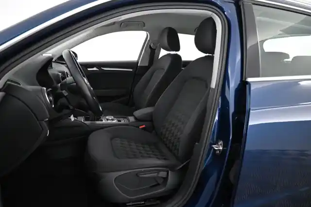 Sininen Viistoperä, Audi A3 – BXK-606