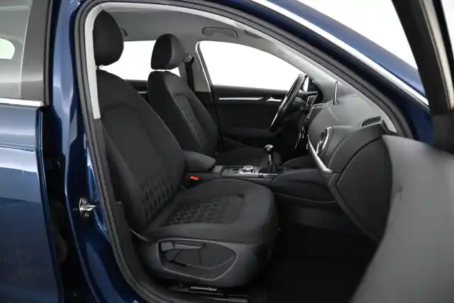 Sininen Viistoperä, Audi A3 – BXK-606