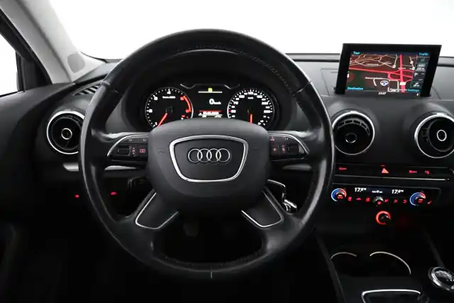 Sininen Viistoperä, Audi A3 – BXK-606