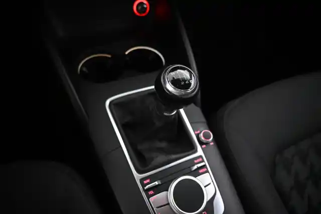 Sininen Viistoperä, Audi A3 – BXK-606