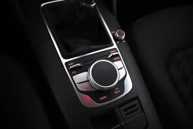 Sininen Viistoperä, Audi A3 – BXK-606