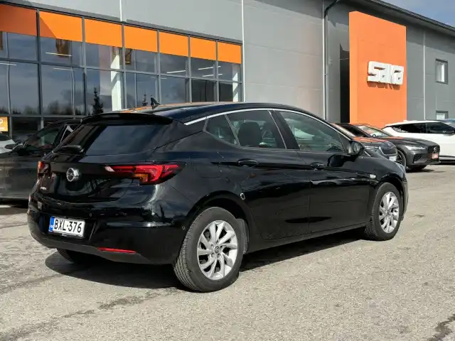 Musta Viistoperä, Opel Astra – BXL-376