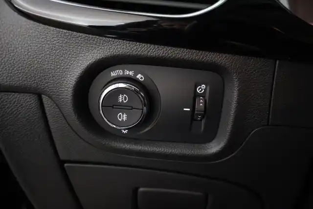 Musta Viistoperä, Opel Astra – BXL-376