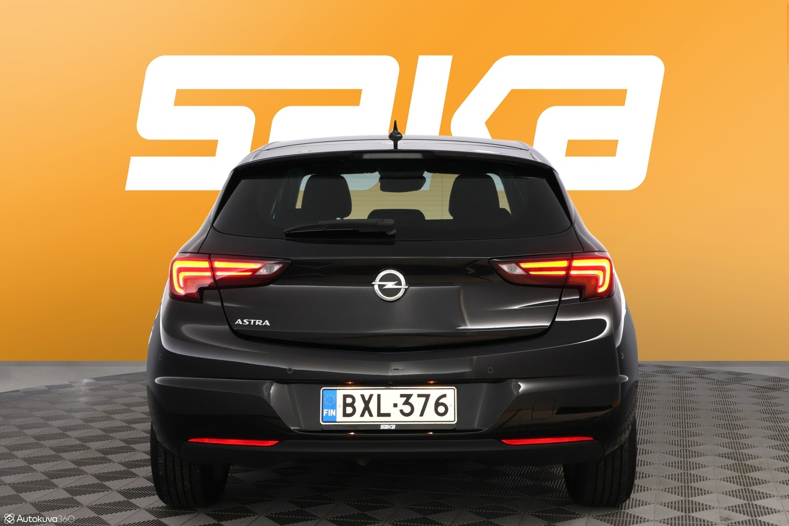 Musta Viistoperä, Opel Astra – BXL-376