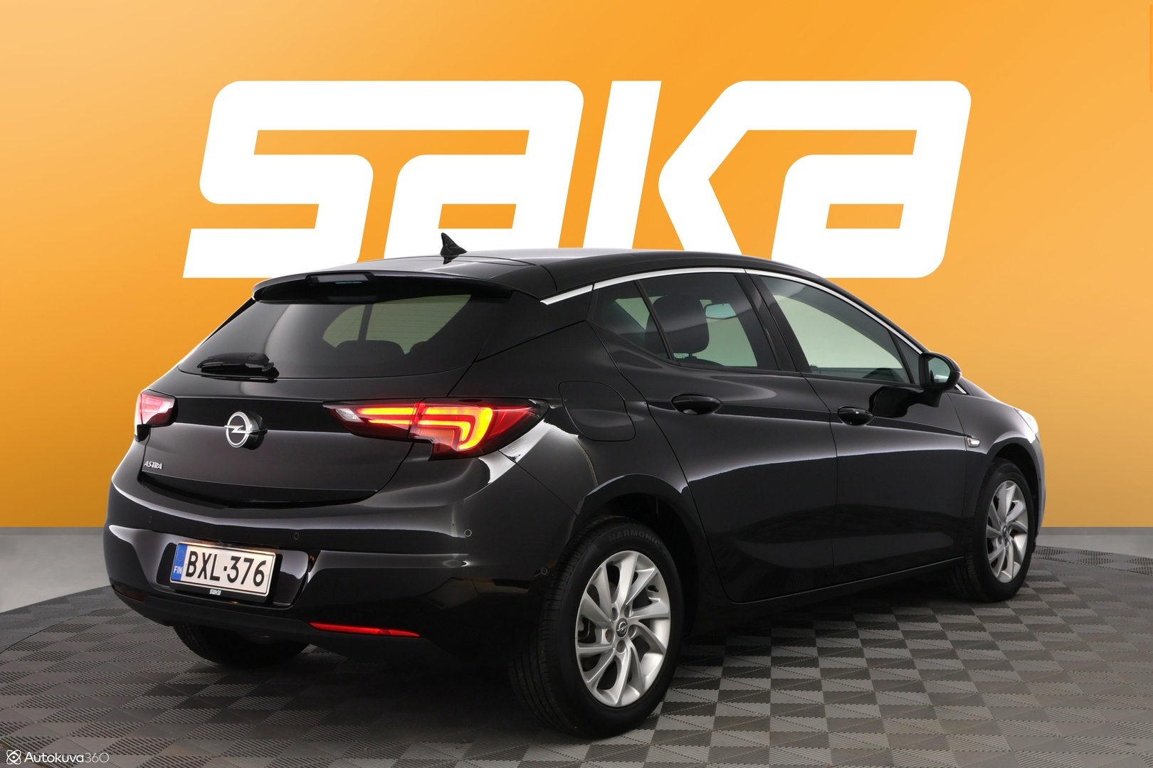 Musta Viistoperä, Opel Astra – BXL-376