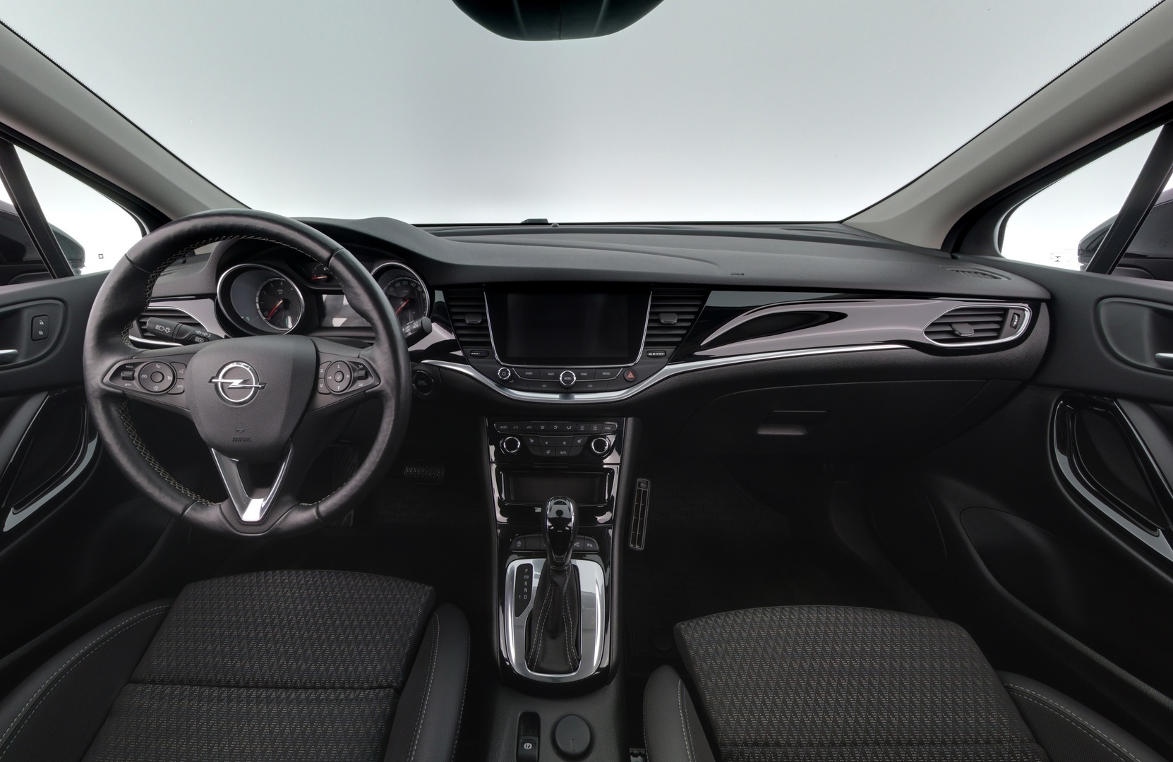 Musta Viistoperä, Opel Astra – BXL-376