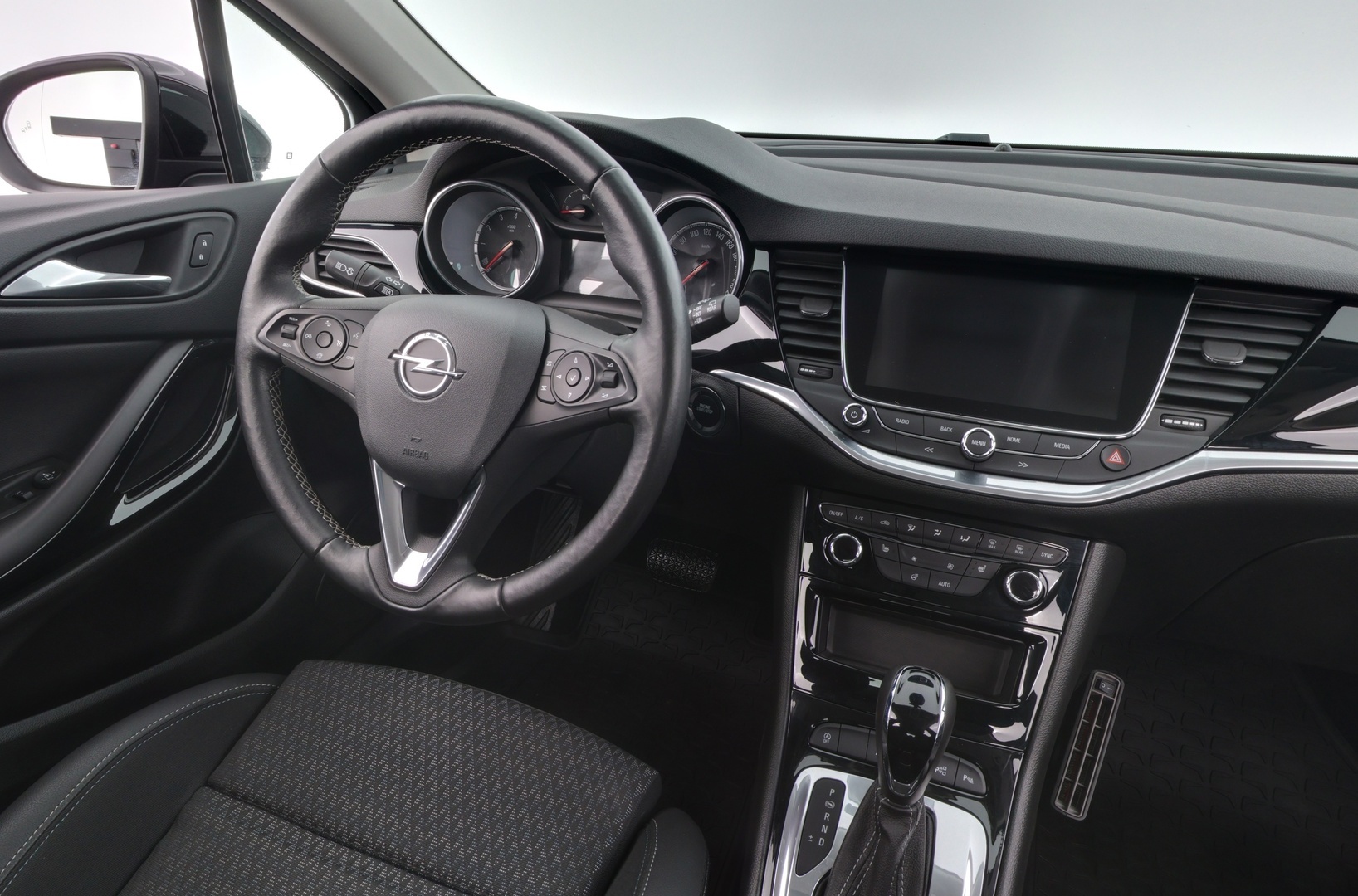 Musta Viistoperä, Opel Astra – BXL-376