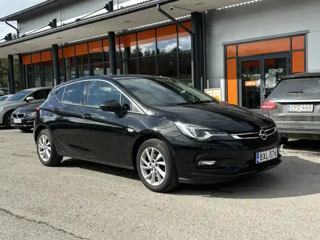 Musta Viistoperä, Opel Astra – BXL-376