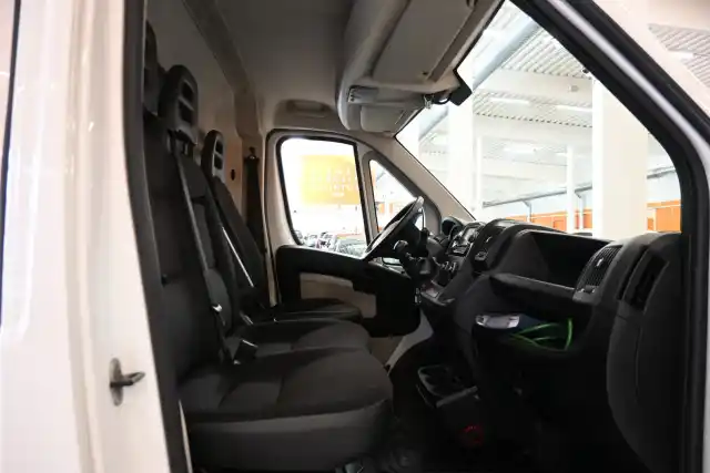 Valkoinen Pakettiauto, Peugeot Boxer – BXL-468