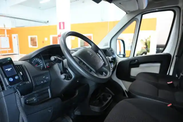Valkoinen Pakettiauto, Peugeot Boxer – BXL-468