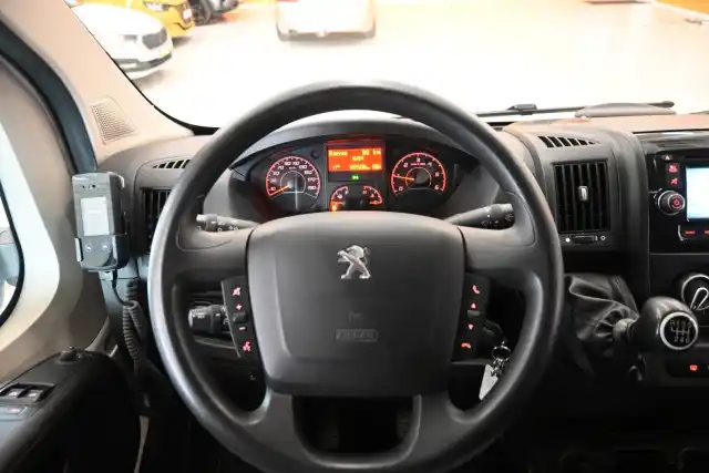 Valkoinen Pakettiauto, Peugeot Boxer – BXL-468
