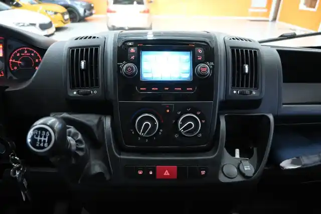 Valkoinen Pakettiauto, Peugeot Boxer – BXL-468